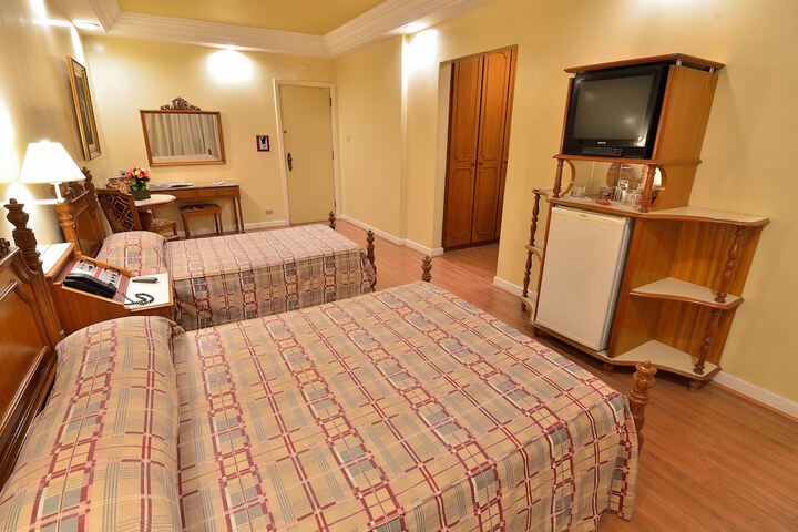 Room 33 of 64
