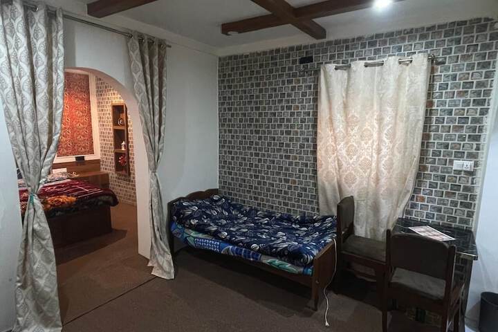 Room 9 of 26