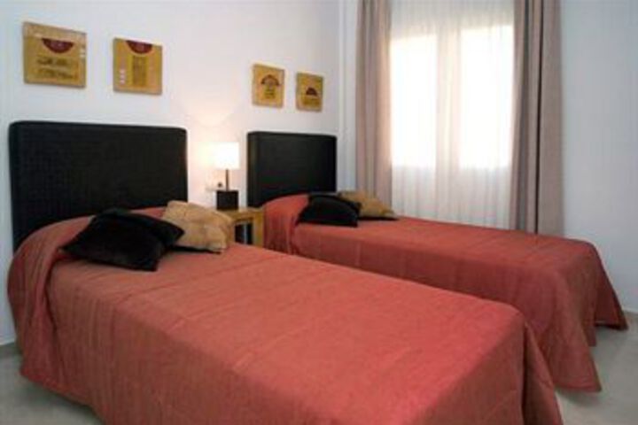 Room 7 of 16