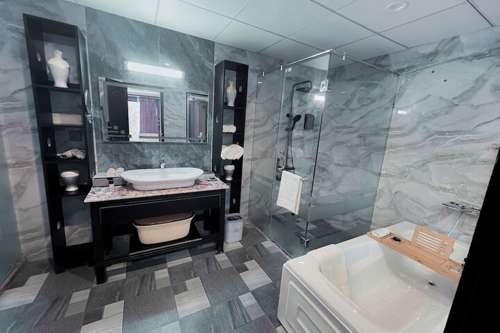 Room 16 of 35