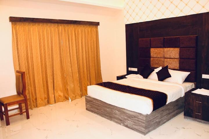 Room 3 of 9