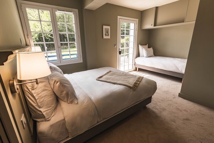 Room 2 of 33