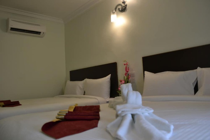 Room 8 of 32