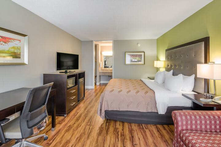1 Double Bed Accessible (7 of 9)
