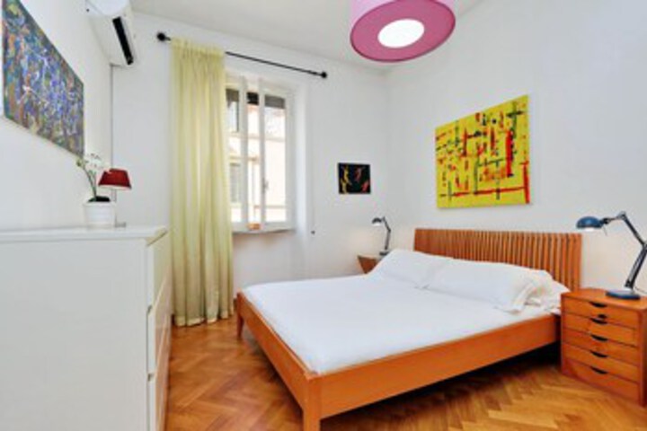 Room 10 of 20