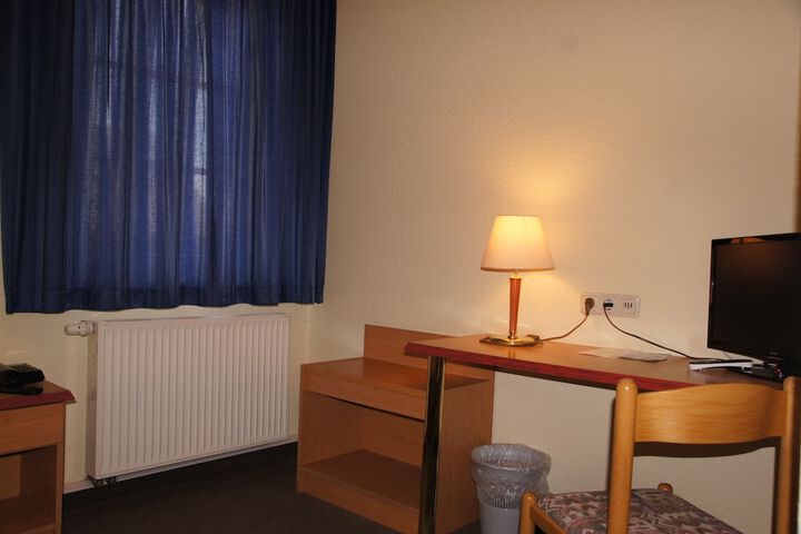 Room 10 of 52