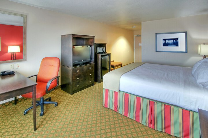 Room 5 of 32