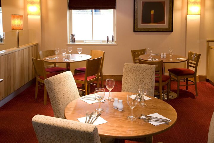 Dining 16 of 25