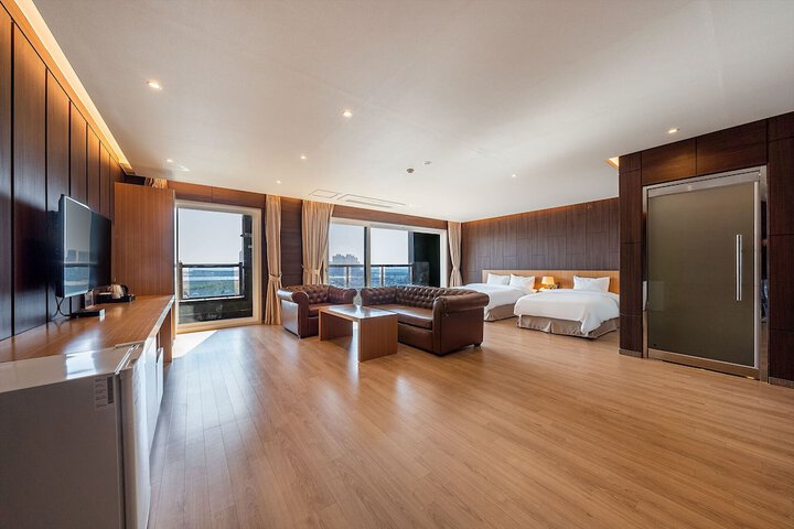 Room 10 of 34