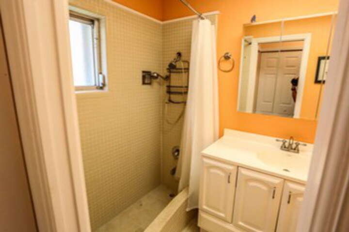 Room 4 of 23