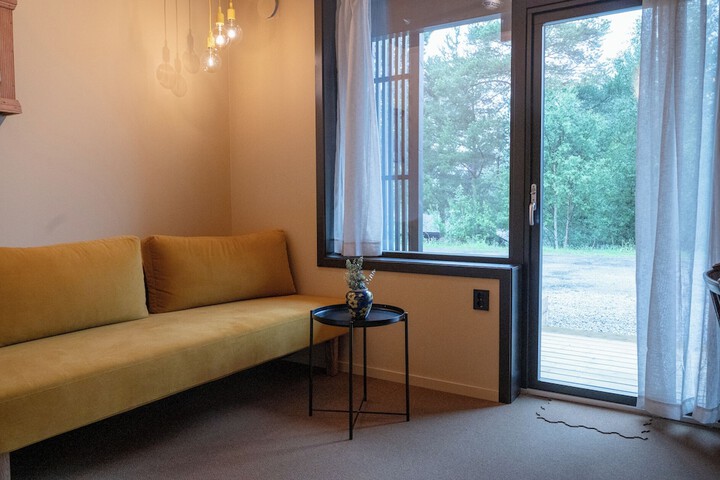 Room 11 of 76