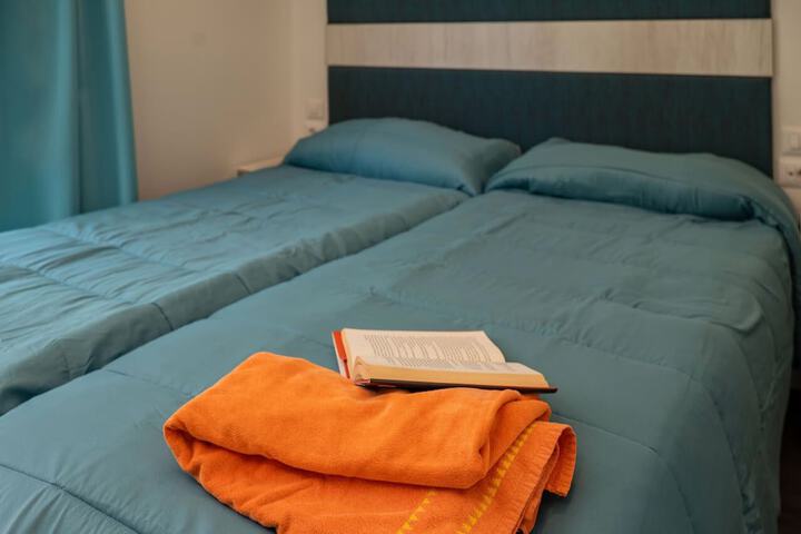 Room 8 of 116