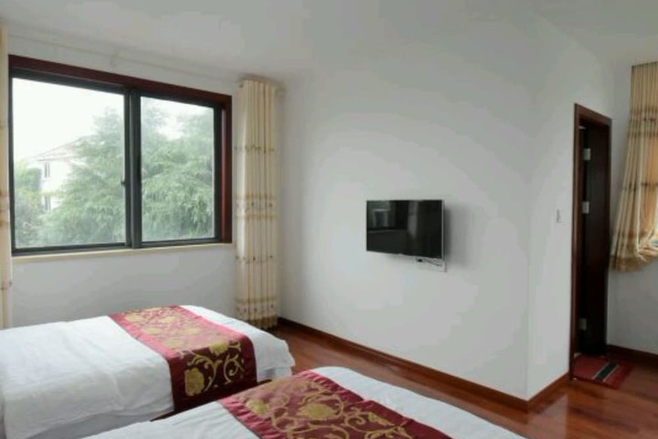 Room 7 of 16