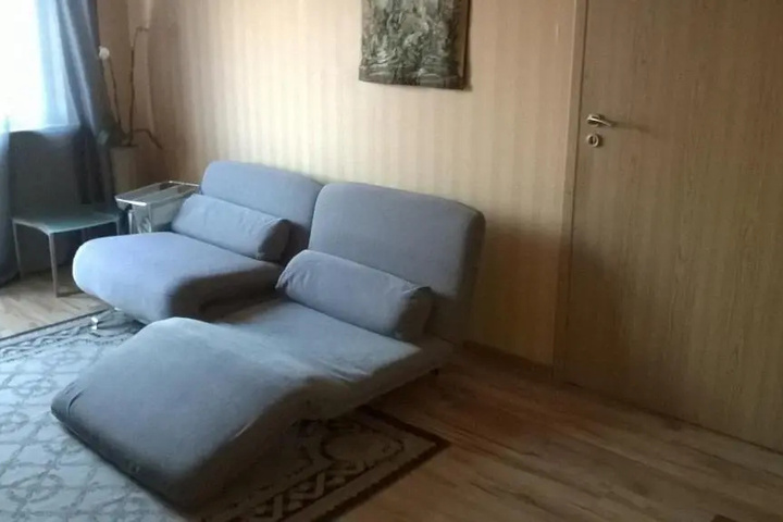 Room 2 of 8