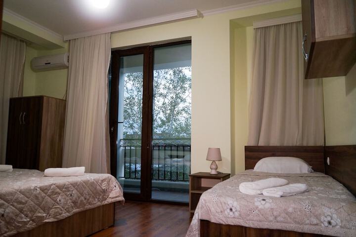 Room 7 of 10