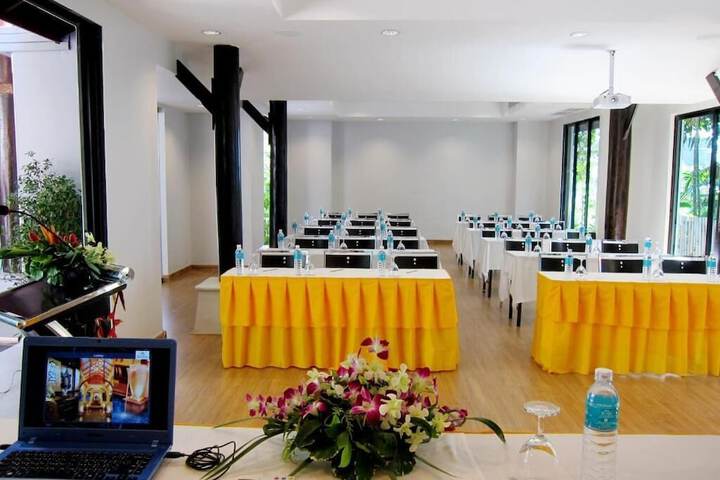 Business Center 78 of 97