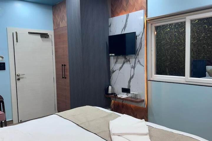 Room 3 of 13
