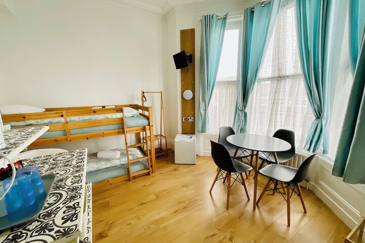 Room 43 of 131