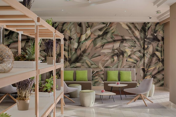Guest Lobby
