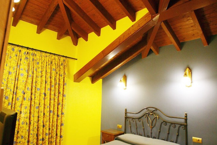 Room 12 of 34