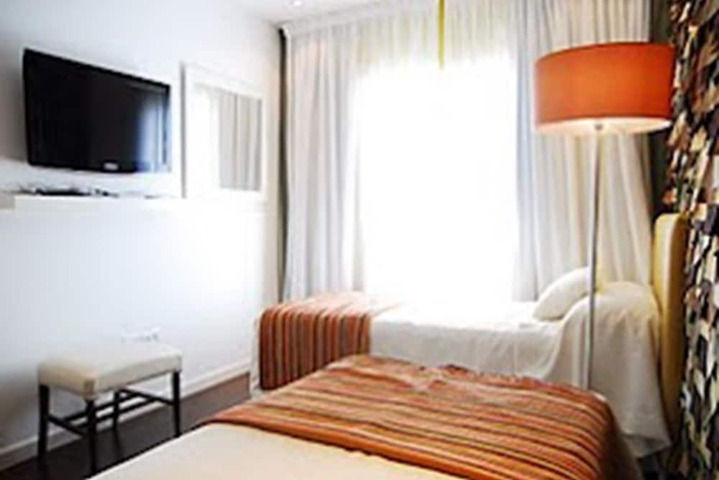 Room 16 of 34