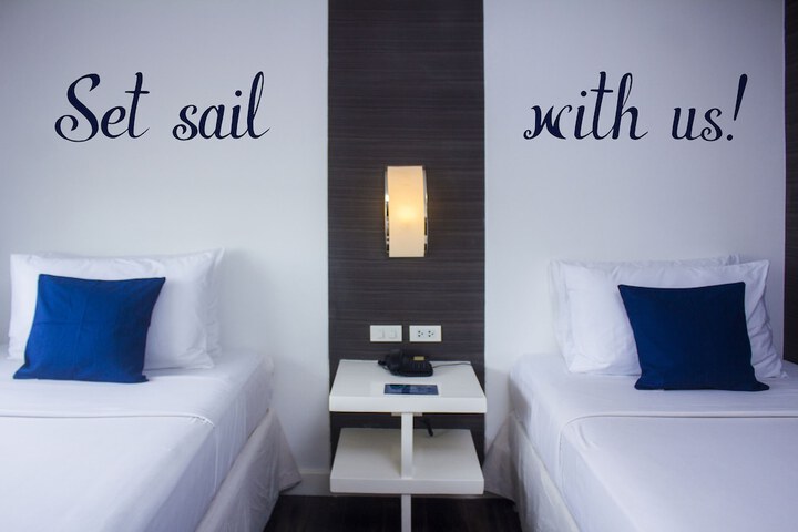 Room 6 of 27