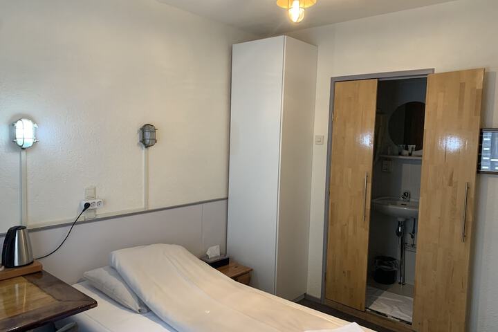 Room 9 of 47