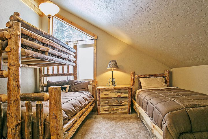 Room 10 of 20