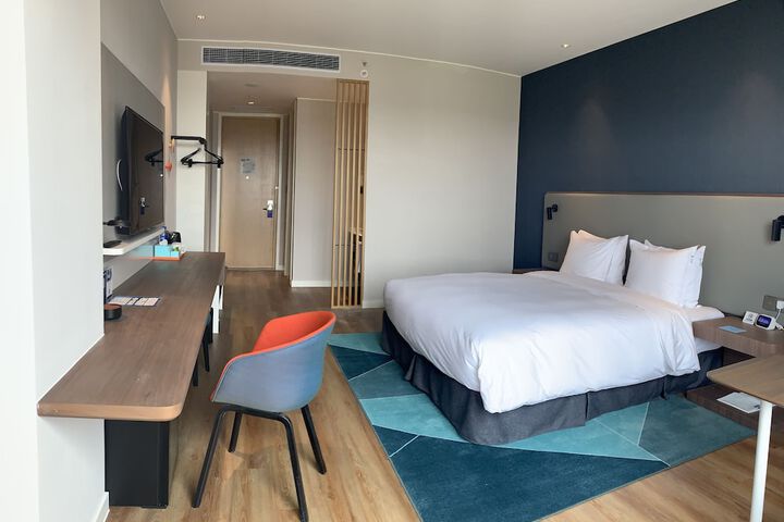 Room 9 of 68