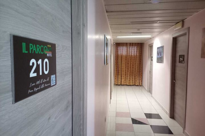 Ballroom/Hall 93 of 109