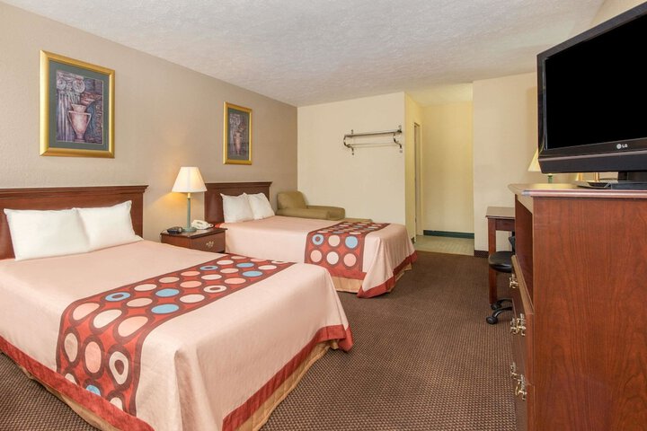 2 Double Beds (6 of 13)