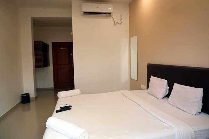 Room 3 of 9