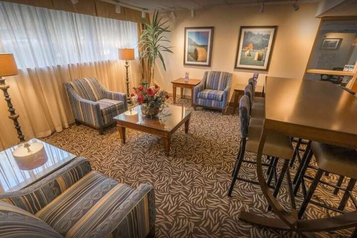 Lobby lounge