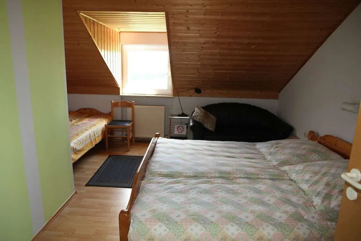 Room 2 of 10