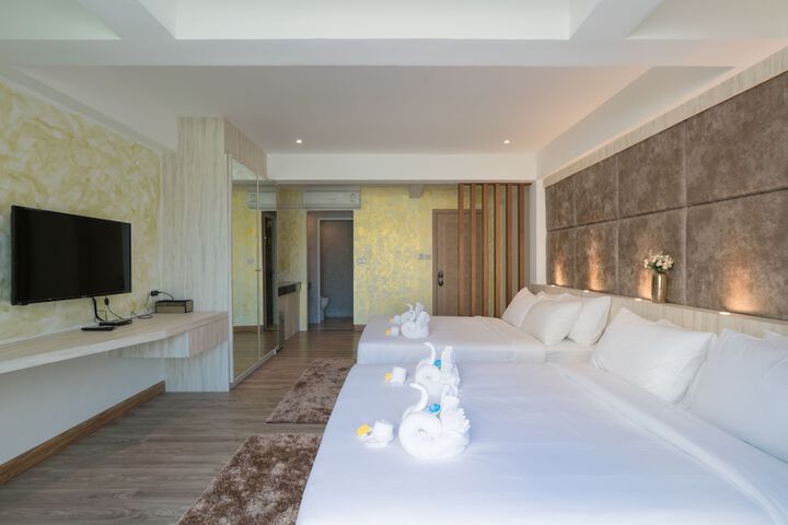 Room 27 of 102