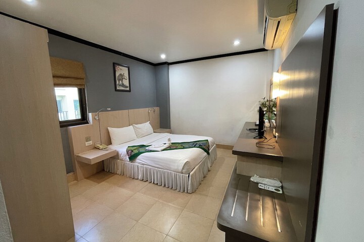 Room 6 of 73