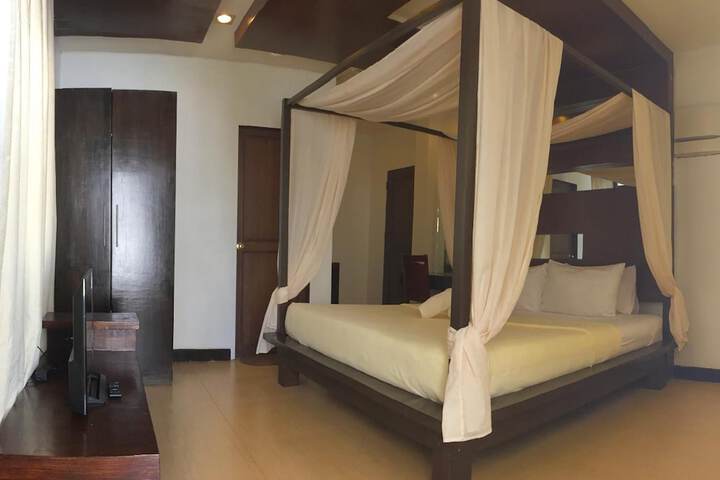 Room 12 of 42