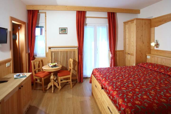Room 10 of 33