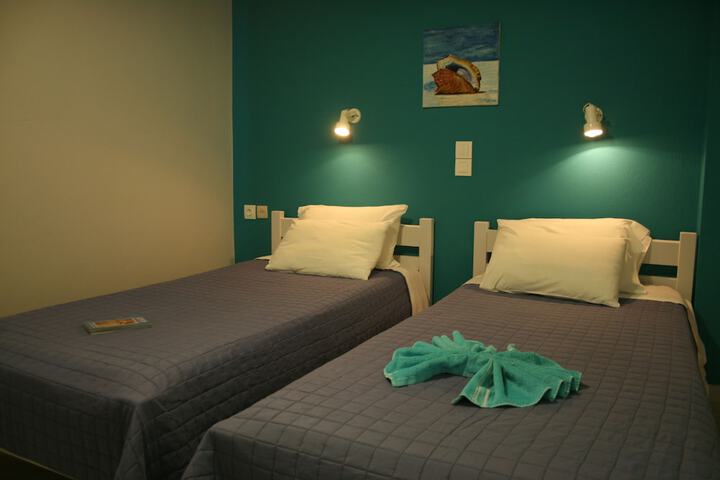 Room 10 of 48