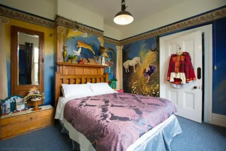 Room 2 of 3