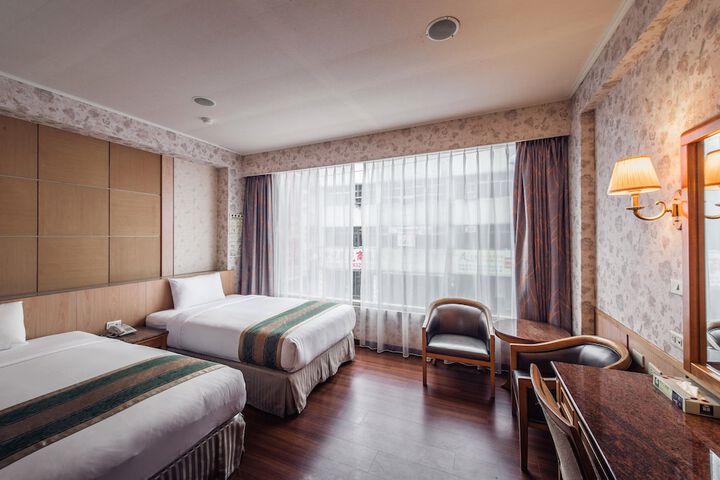 Room 8 of 32