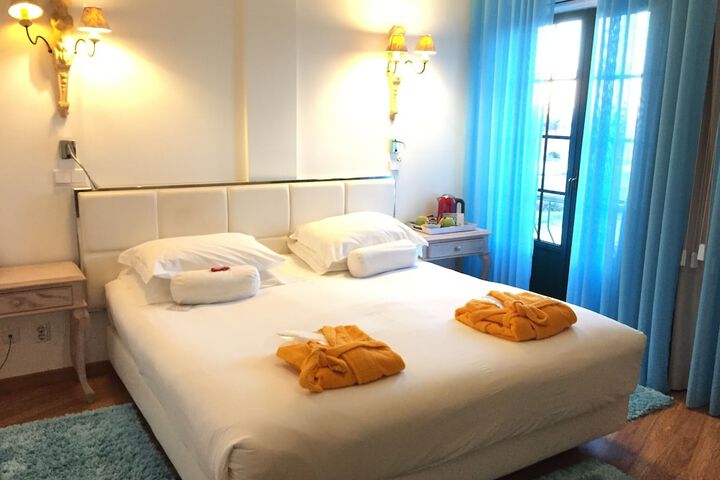 Room 6 of 115