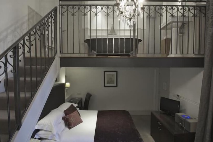 Room 8 of 30