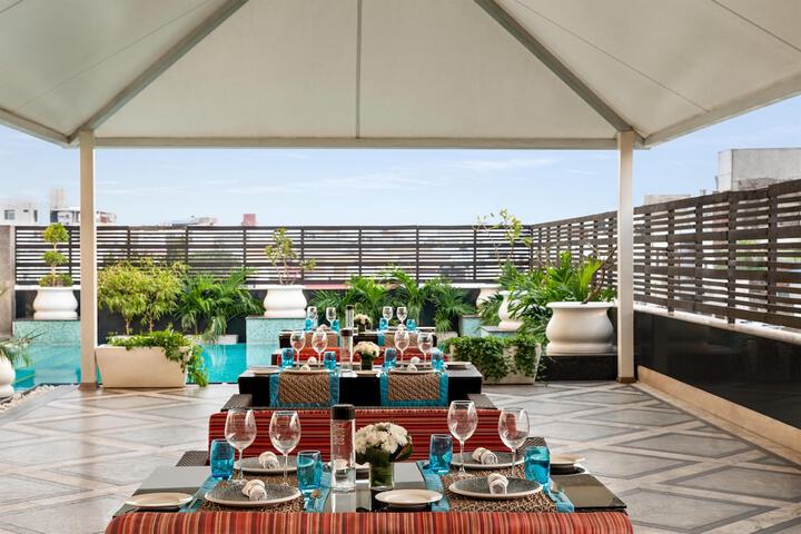 Pool Hotel
