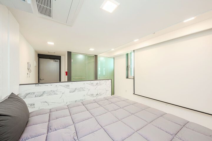 Room 30 of 54