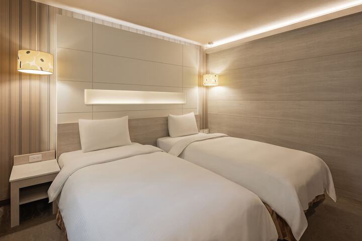 Room 7 of 38