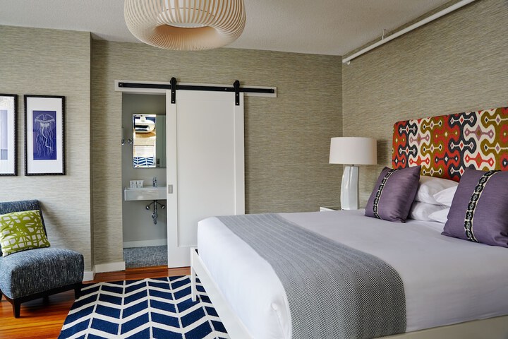 Room 30 of 65