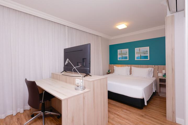 Room 42 of 143