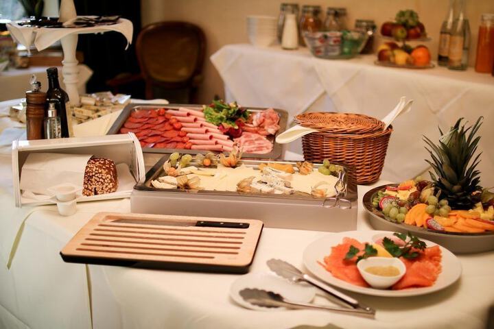 Dining 48 of 58