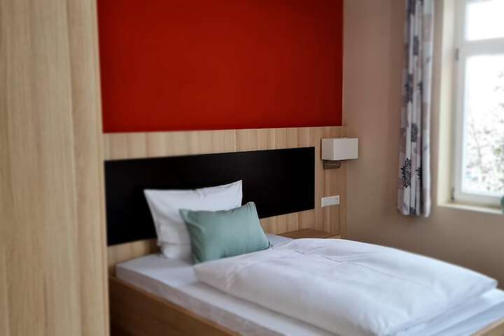 Room 8 of 18